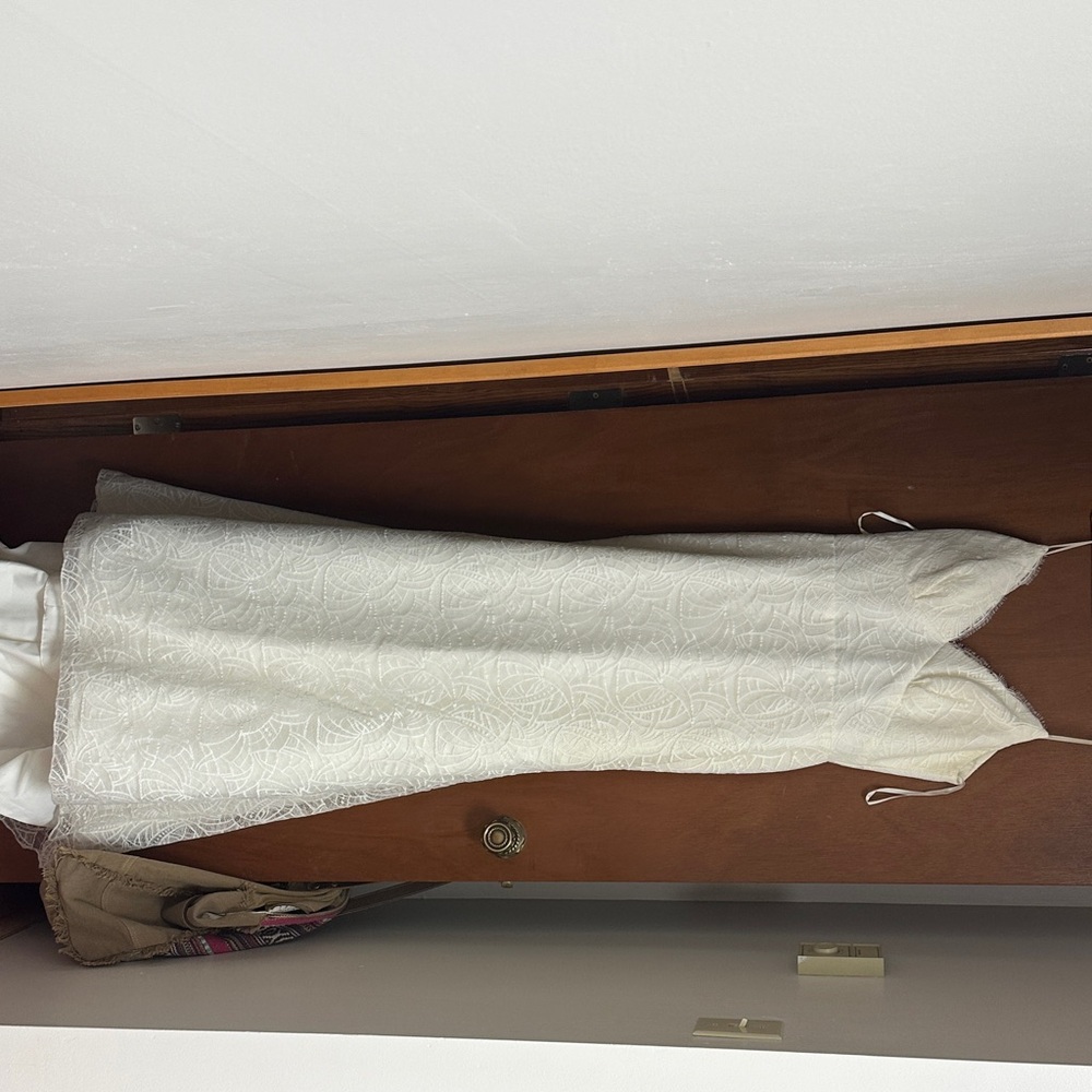 Elegant White Sleeveless Dress